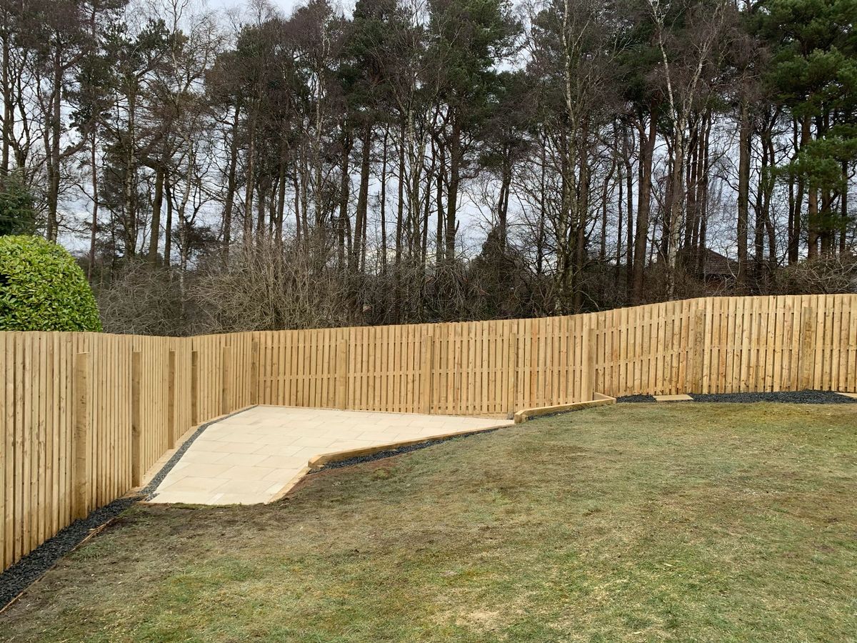 Completed garden fencing and landscaping work by the Ardilla Landscapes team